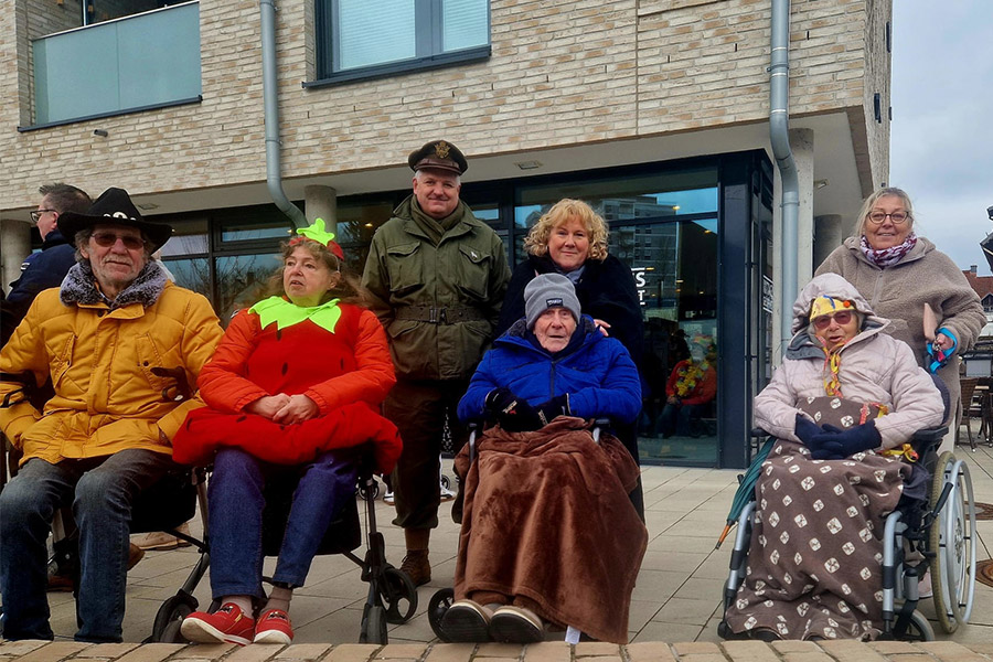 Senioren der Hausgemeinschaften beim Fastnachtsumzug