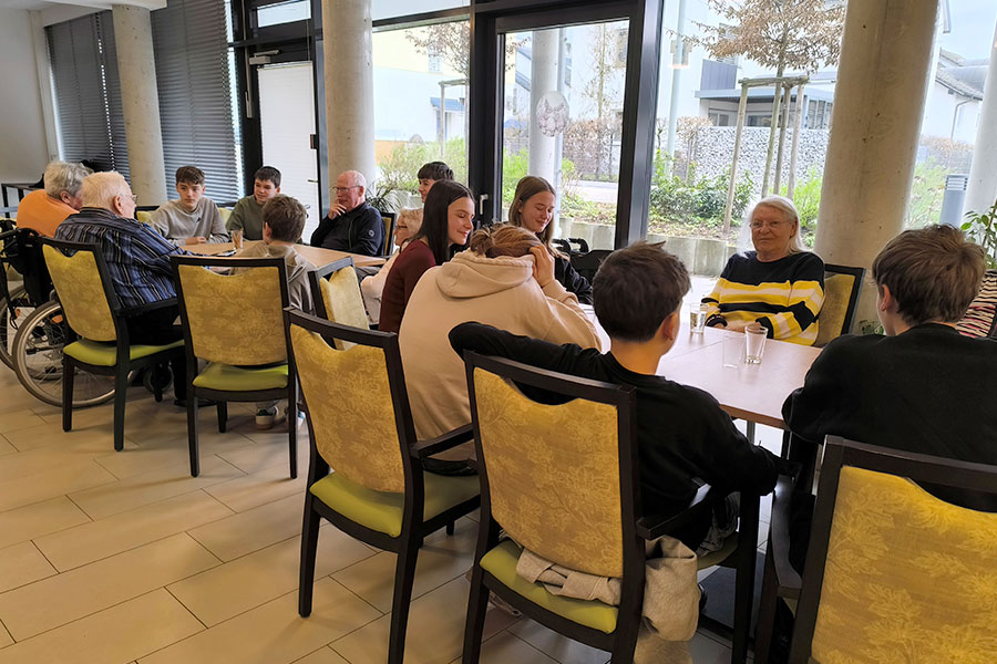 Gemeinsames Mittagessen beim Konfirmanden-Treff